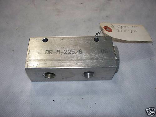 Danfoss/Fluid Controls Hydraulic Flow Divider/Connector  