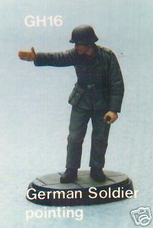 Hornet WWII German Soldier Pointing 1/35  