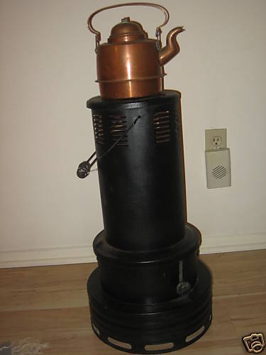 VINTAGE OIL HEATER PLUS OLD COPPER KETTLE  